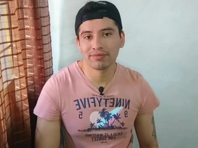 A gay man enjoys sex with a straight carpenter and takes his 23cm in his room